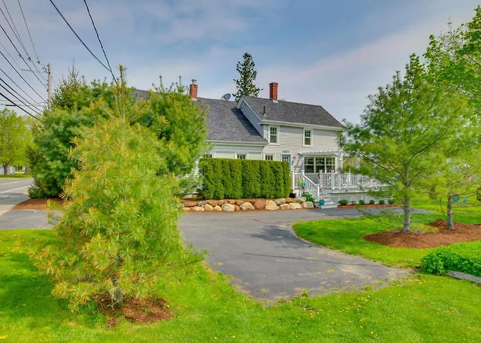 Rockland Home W/ Deck 5 Mins To Historic Downtown!