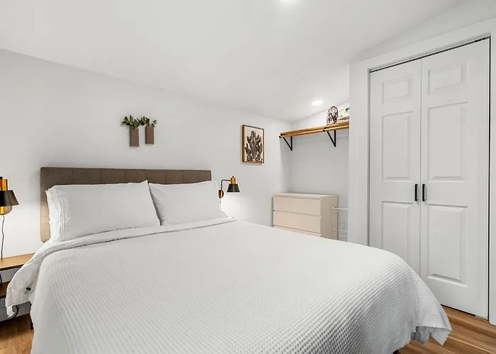 New! The Yellow Door- Downtown Wimberley W/ River Access
