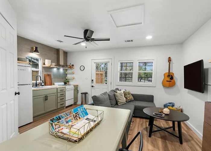 New! The Yellow Door- Downtown Wimberley W/ River Access