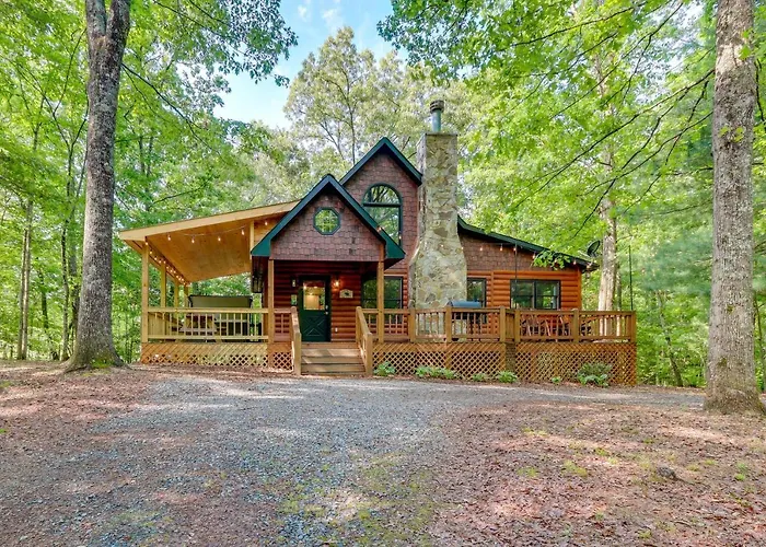 Mineral Bluff Cabin: Hot Tub, Pets, & Peace