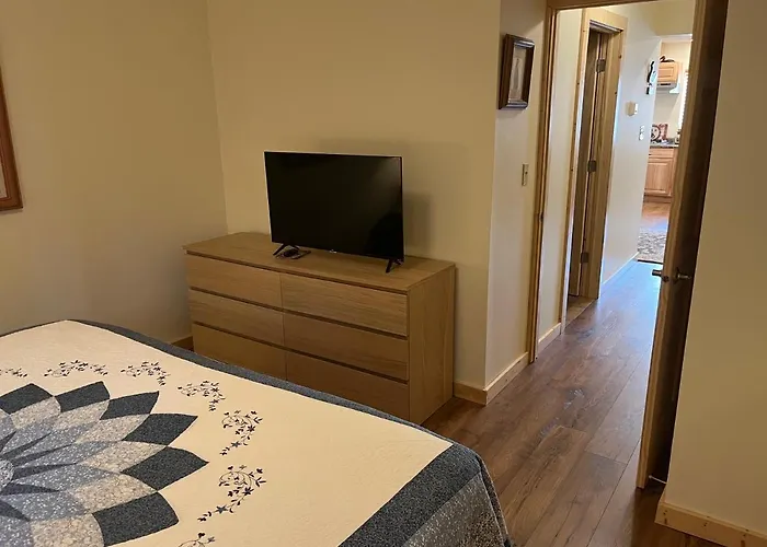 Creekside Downtown Vacation Suites, Only Adults 25 Or Older