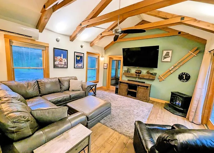 Waterfront 8 Acres Privacy And 5 Min To Ll Bean!