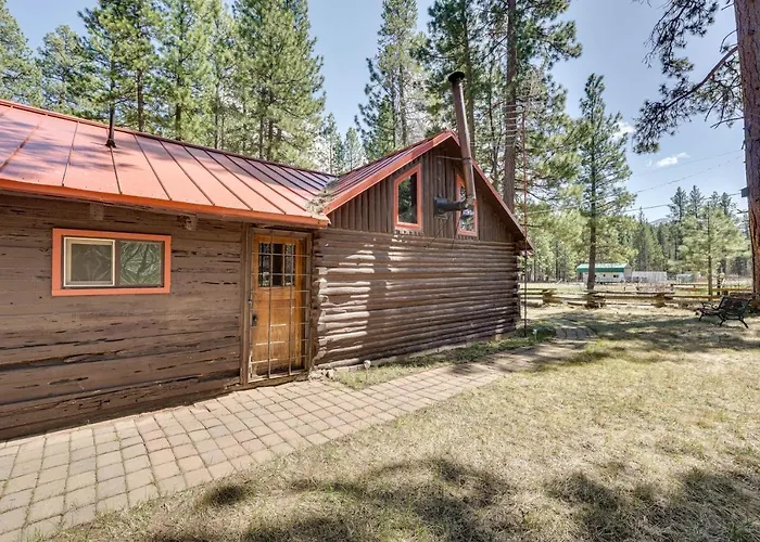 Remote Escape: Klamath Falls Cabin By Lake & Hikes