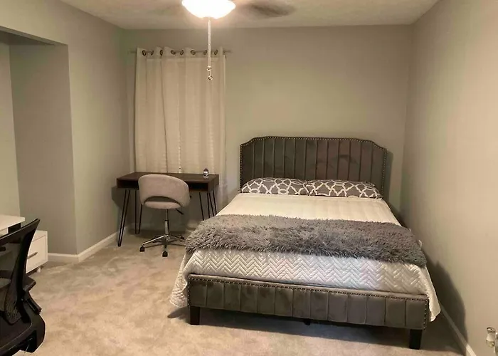 Renovated 3Bedroom 2.5Bath 2 Story House W/ Garage