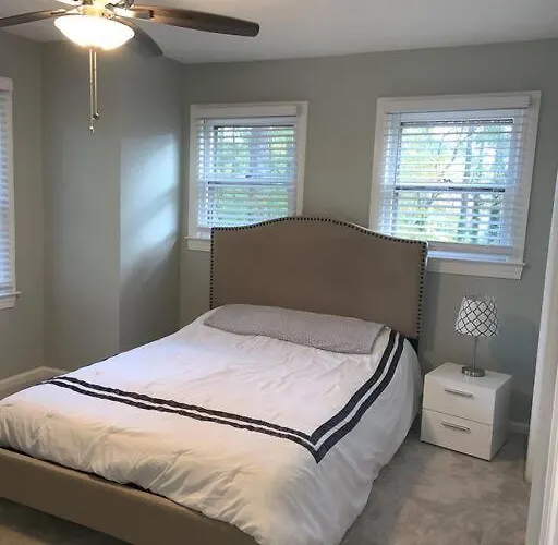 Renovated 3Bedroom 2.5Bath 2 Story House W/ Garage