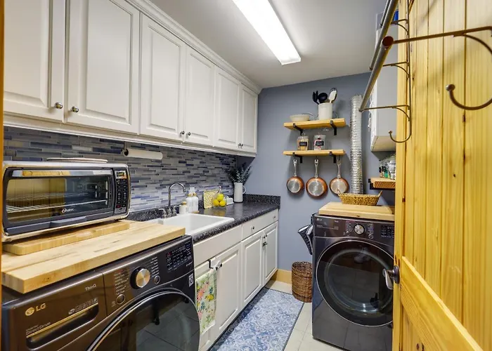 West Jefferson Vacation Rental Near River