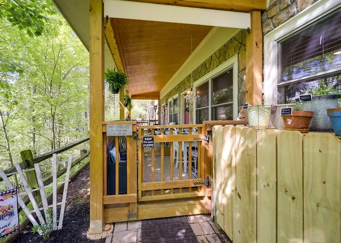 West Jefferson Vacation Rental Near River