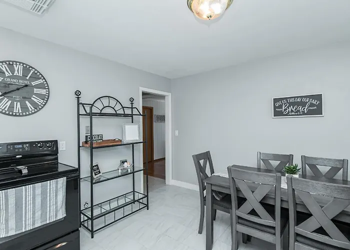 3 Bedroom Showstopper Near Mayo Clinic