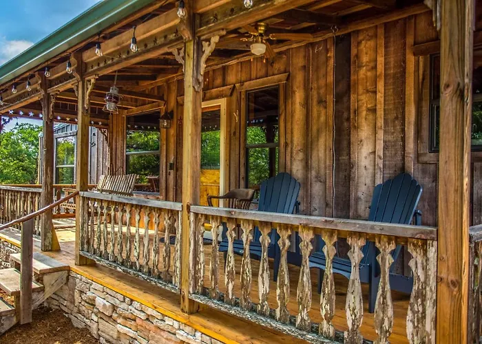 Old Fellow'S Farmhouse