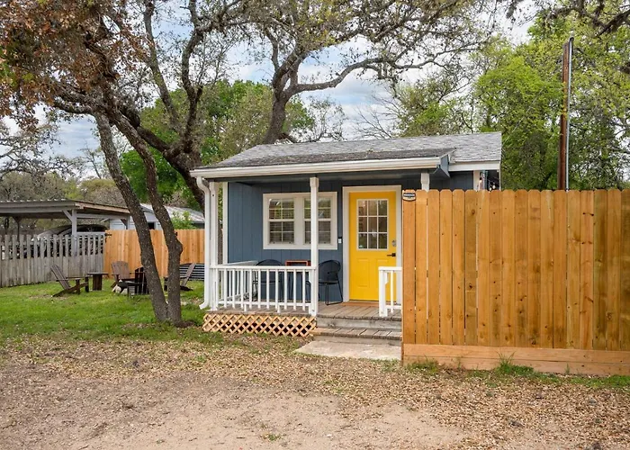 New! The Yellow Door- Downtown Wimberley W/ River Access
