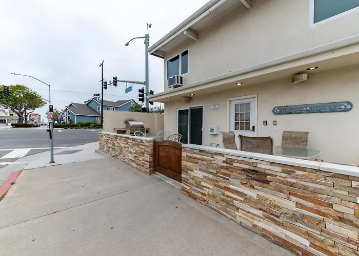 Newport Beach House 1 Block From The Beach Free Pickleball Courts And 6 Beach Cruisers