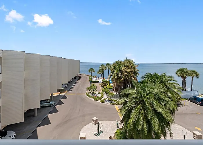 Wake Up To The Ocean Breeze - Enjoy Amazing Views