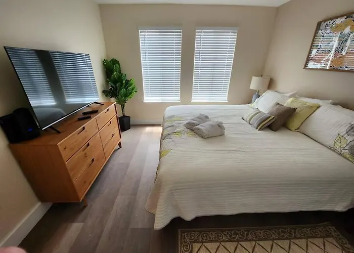 Classy & Comfortable Condo!