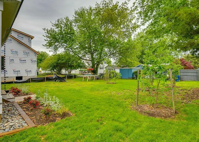 Modern Solomons Cottage Rental - Walk To Island!