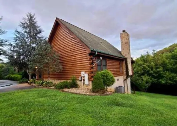 Cabin With New Hot Tub, Near Dollywood .2Bd.2Ba.Sleeps6.Bbq