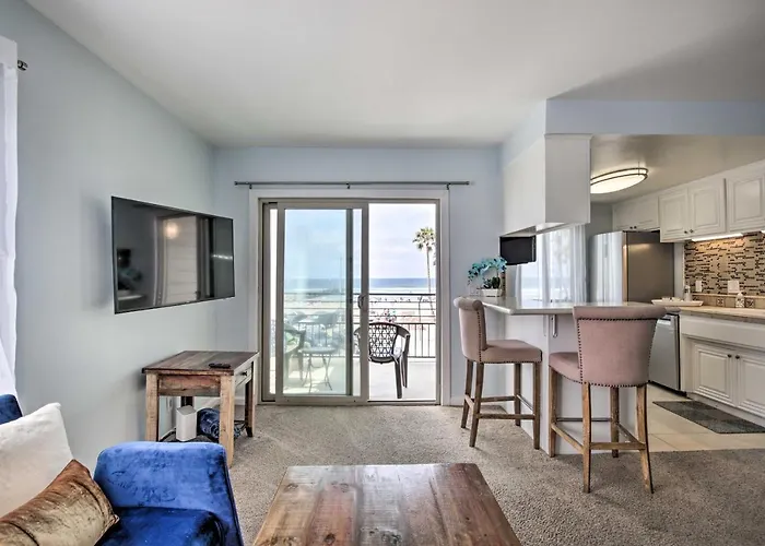 Beachfront Condo With Pool & Hot Tub