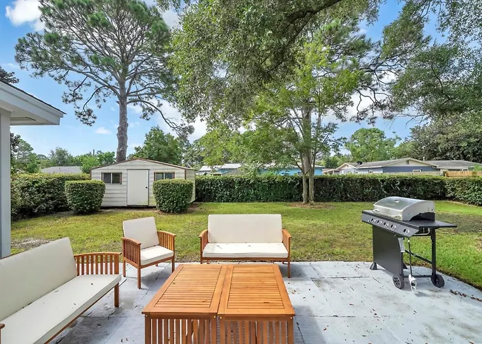 Magnolia - Family-Friendly Comforts, Tvs, Grill & Just Steps To The Beach!