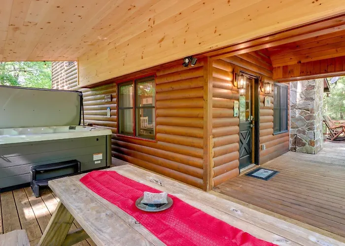 Mineral Bluff Cabin: Hot Tub, Pets, & Peace