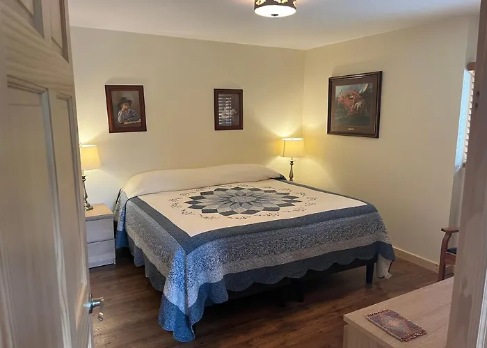 Creekside Downtown Vacation Suites, Only Adults 25 Or Older