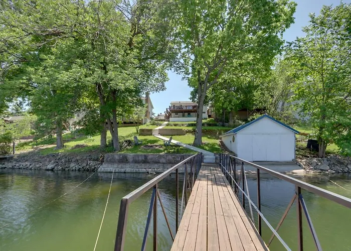Lakefront Missouri Vacation Rental W/ Dock & Slip!