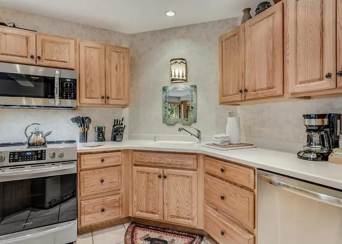 Laurelwood Condominiums 303