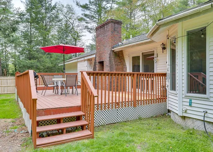 Charming Swan Lake Apartment W/ Deck!