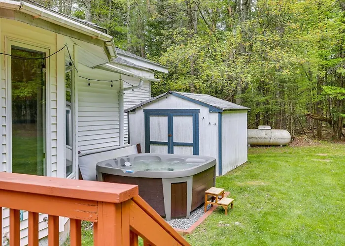 Charming Swan Lake Apartment W/ Deck!