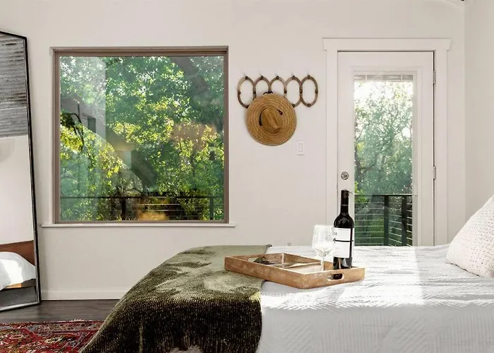 The Woodland Oasis I Luxurious Cabin Getaway I