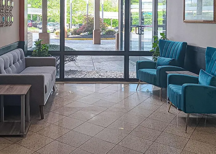 Clarion Hotel & Suites