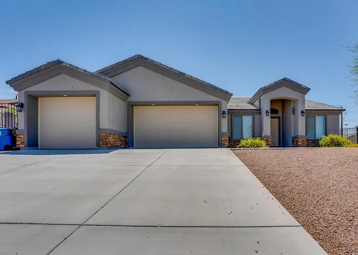 Beautiful Bullhead City Home Rental W/ Yard!