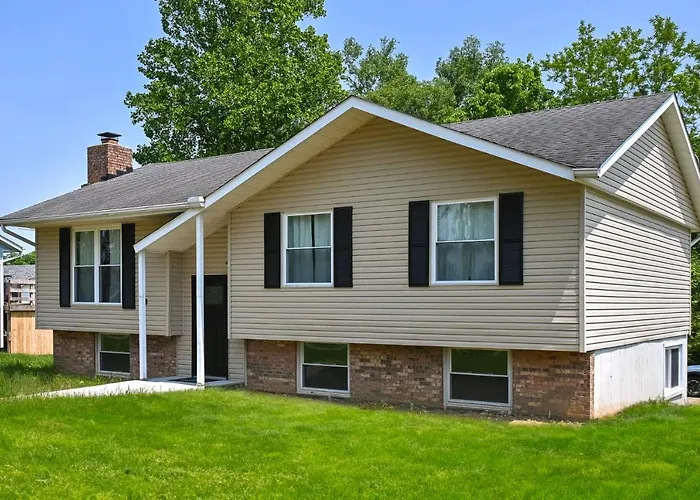 3Br Home For 8 - Only 5 Minutes To Ark - Foosball
