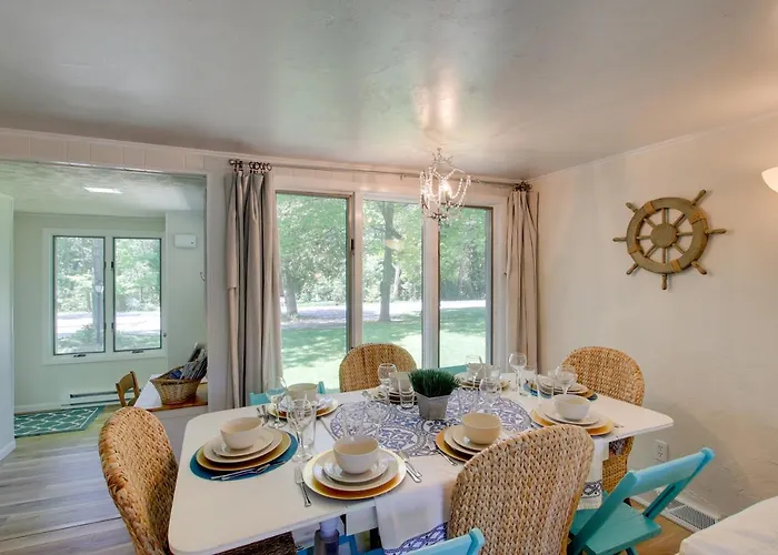 Updated Home W/ Deck: 2 Mi To Sister Bay Beach!