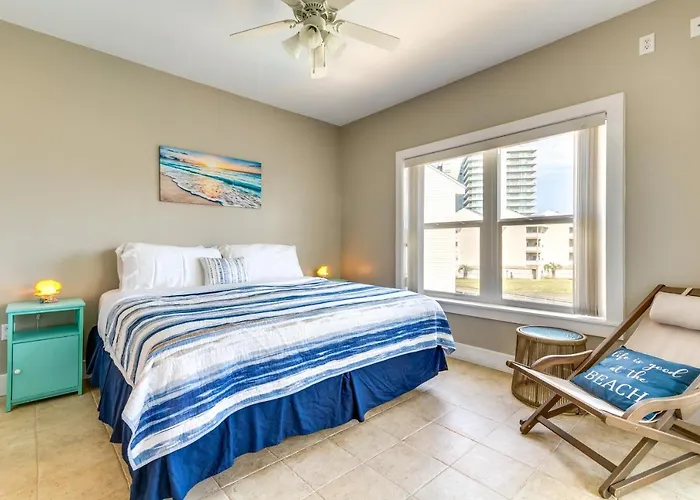 Bayfront Pensacola Beach Condo W/ Pool & Elevator