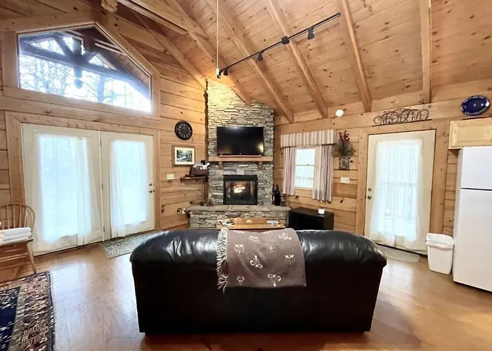 Romantic Laurel Wood Home With Private Hot Tub