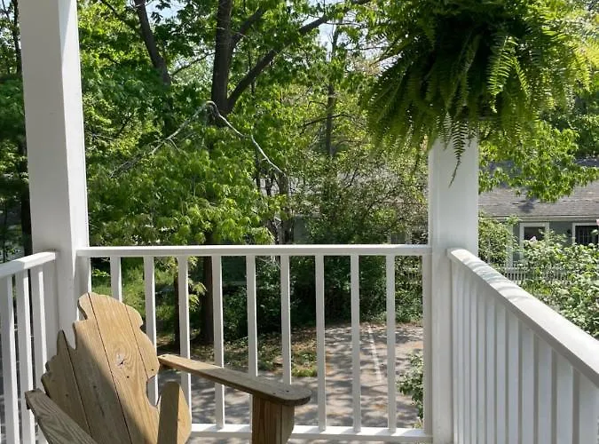 M22 Inn Glen Arbor