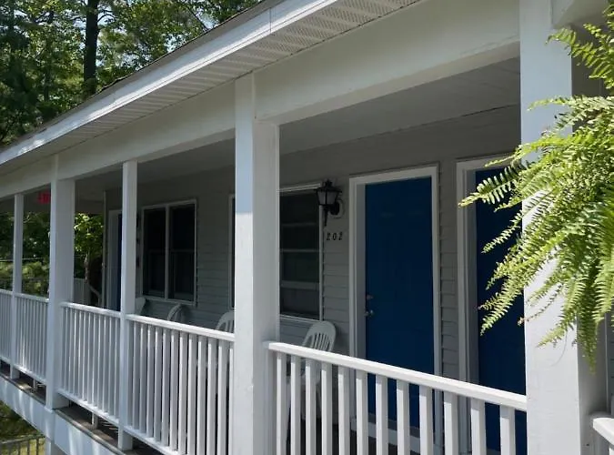 M22 Inn Glen Arbor