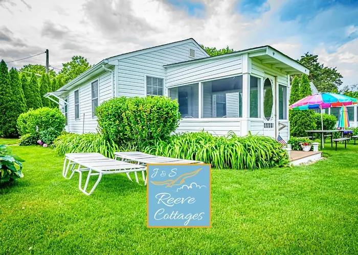 Premier Waterfront Cottage 3