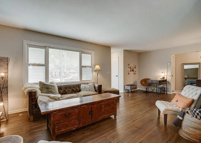 Pet-Friendly Minneapolis Home ~ 8 Mi To Downtown!