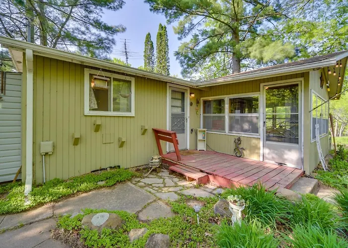 Riverfront Nature Getaway Near Downtown Pine City!