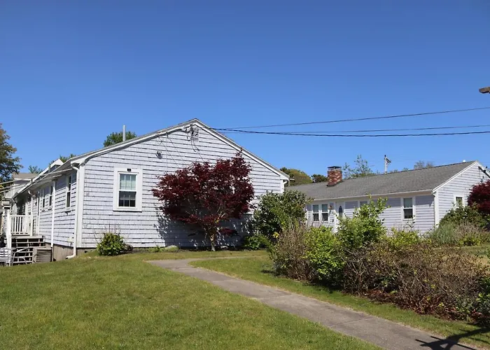 Seaside Serenity, Just A Block /0.1 Mile Away From The Beach