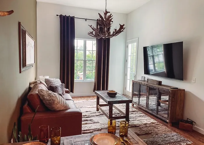Cozy Cabin - 2 Miles To Broadway & Free Parking