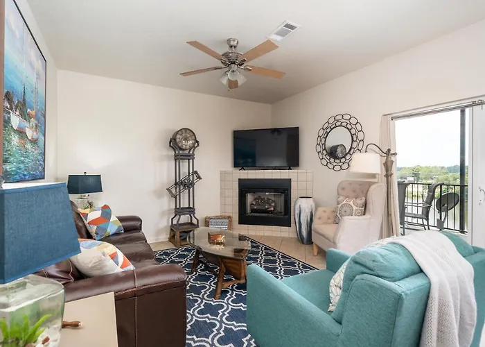 Natalies Nook- Lake Hideaway Near Downtown Fun