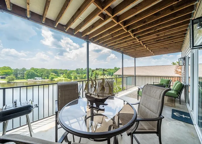 Natalies Nook- Lake Hideaway Near Downtown Fun