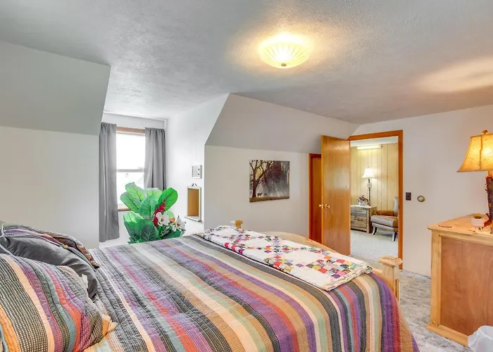 Sunny Cedaredge Home W/ Mtn Views - Hike & Fish!