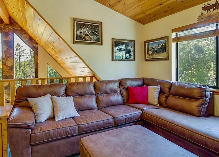 2 Mi To Show Low Lake: Scenic Cabin W/ Balcony