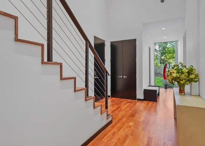 Chic Modern Retreat In The Heart Of Eh! Pool Open!