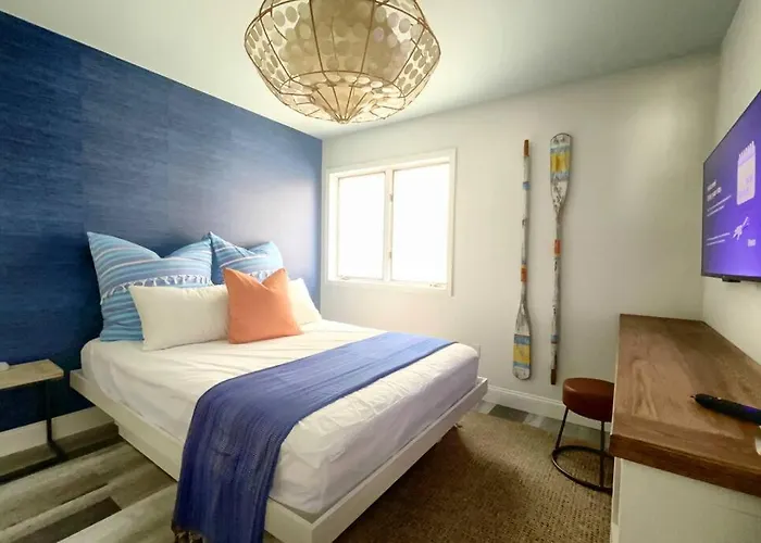 Style, Comfort: Beach-Block W/Everything You Need