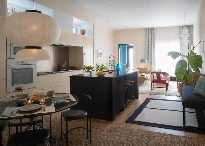 Elegant Townhouse, Hudson Center, 3 Ensuite Baths