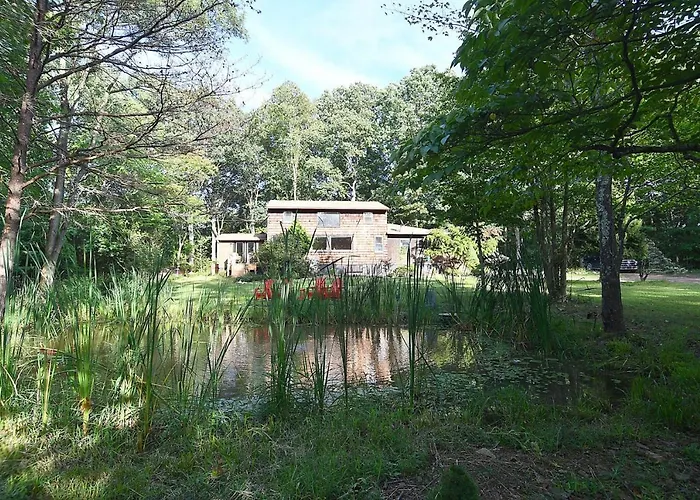 Sleepy View Retreat - Hot Tub, Trail, Hiking, Pet Friendly, Grill, Wifi, Fire Pit, Screen Porch, Family Friendly, Games, King Bed, Secluded, Fireplace, Pond