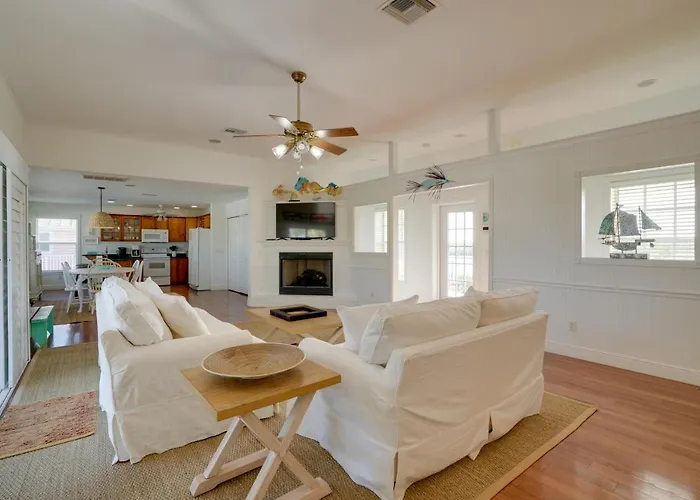Bokeelia Island Oasis: Waterfront, Private Dock!